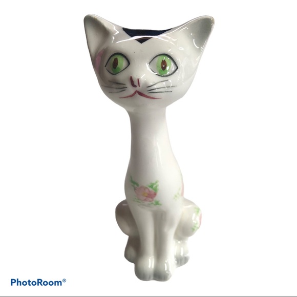 Vintage porcelain cat figurine made in japan.
